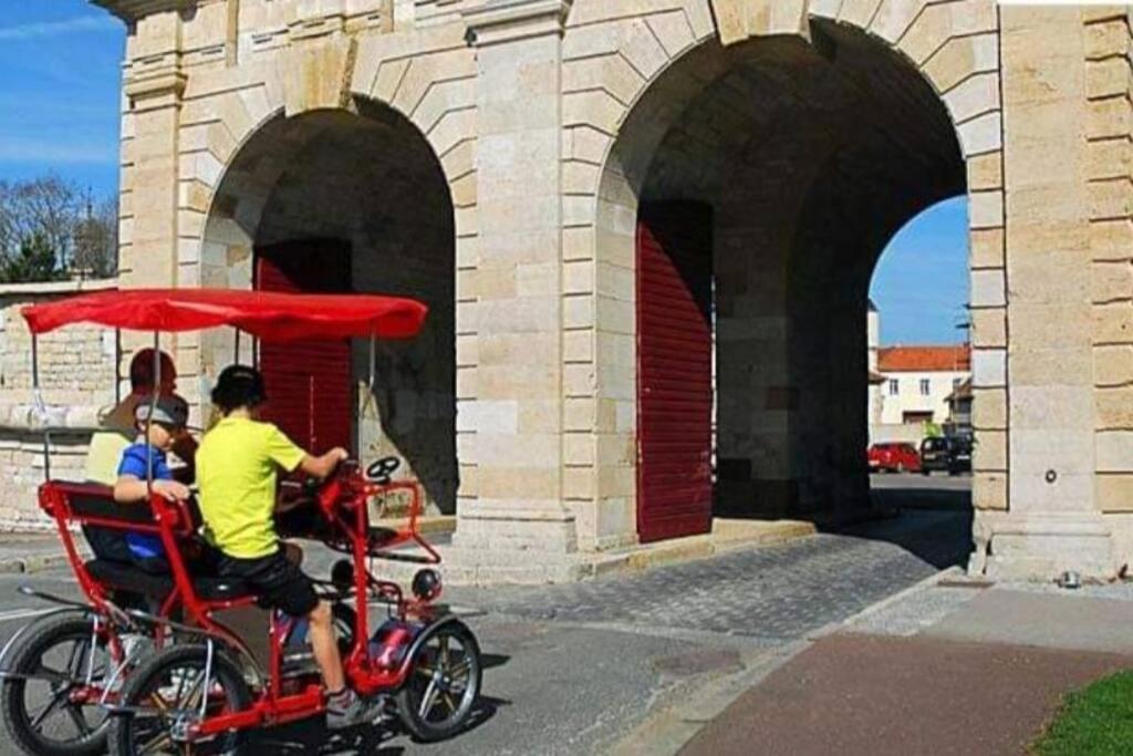 Appartement Proche Des Remparts لونْجورْ المظهر الخارجي الصورة