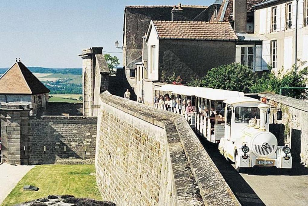 Appartement Proche Des Remparts لونْجورْ المظهر الخارجي الصورة